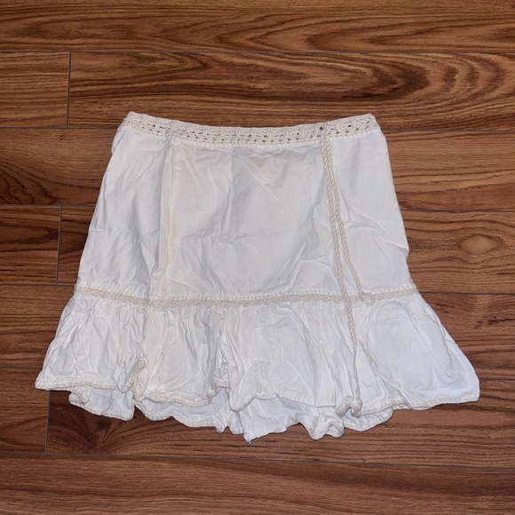 White mini Skirt with Braided Waistband - Picture 1 of 7